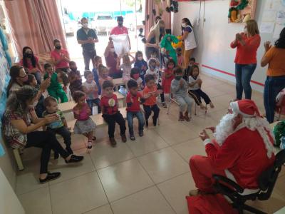 Núcleo Feminino Coprossel e CEMEI Sementinha do Saber levam alegria no Natal das Crianças da Escola